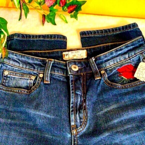 FREE PEOPLE EMBROIDERED ANKLE SKINNY JEANS XS (or Jr’s) NWT - Picture 16 of 16